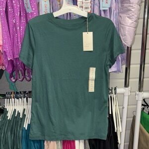 5/$8 Women’s top